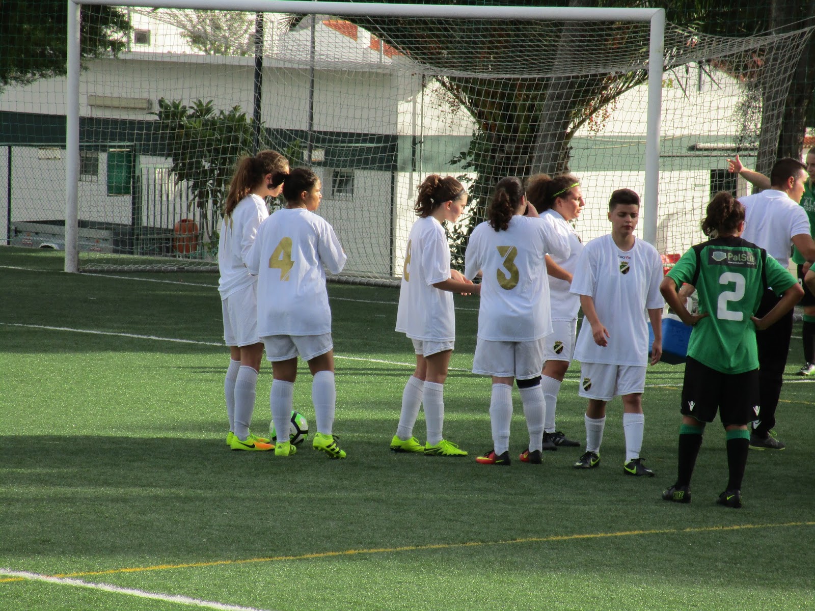Menina Jogando Futebol Almodôvar-9568